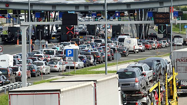 Atascos y colas al entrar en vigor los nuevos controles de entrada y salida de la UE Atascos y colas al entrar en vigor los nuevos controles de entrada y salida de la UE