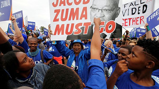 Sudafrica in piazza contro il presidente Zuma: "Dimettiti" Sudafrica in piazza contro il presidente Zuma: "Dimettiti"