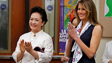 زوجة الرئيس الصيني في مدرسة للفنون بفلوريدا رفقة ميلانيا ترامب