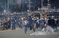 Az ellenzék vezére mellett tüntettek tízezrek Caracasban