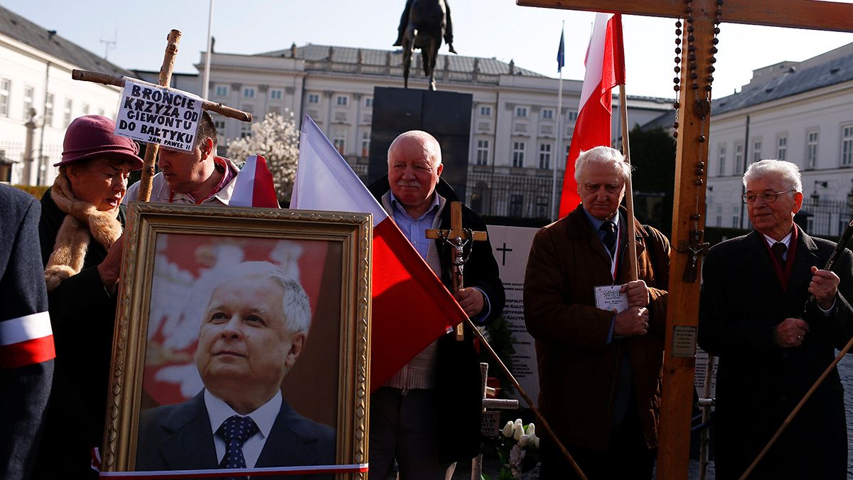 احياء الذكرى السابعة لمقتل الرئيس البولندي السابق ليخ كاتشينسكي على اثر تحطم طائرته