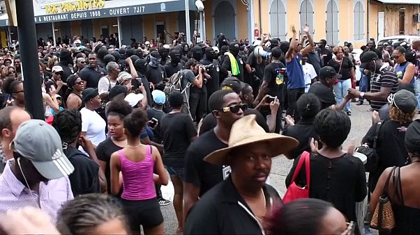 François Hollande veut recevoir les parlementaires guyanais à Paris François Hollande veut recevoir les parlementaires guyanais à Paris
