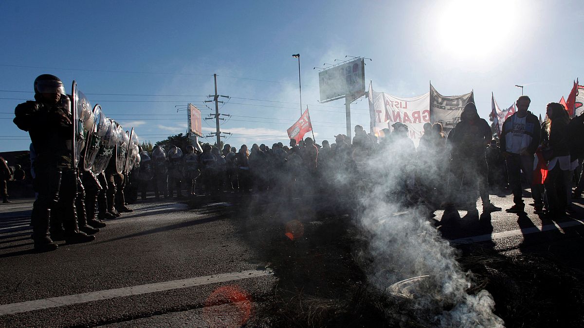 Lehrer-Proteste in Buenos Aires gewaltsam unterbunden