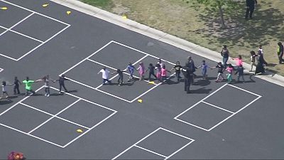 USA: gunman kills woman and himself at San Bernardino school