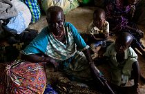 Les réfugiés sud-soudanais affluent à la frontière ougandaise
