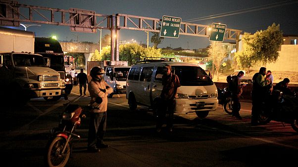 Un muerto y dos heridos en derrumbe tras terremoto en El Salvador Un muerto y dos heridos en derrumbe tras terremoto en El Salvador