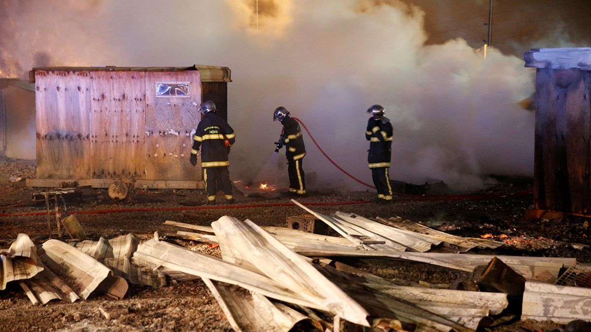 Fire sweeps through Dunkirk migrant camp