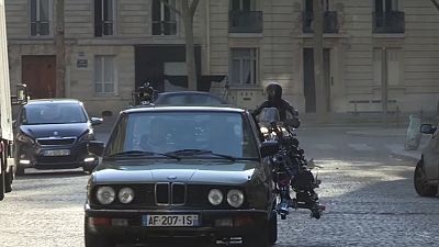 Tom Cruise inseguito per le strade di Parigi