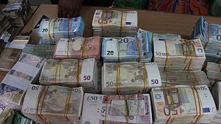 [Photos] Nigeria's anti-graft body seizes cash of about $625,000 in Lagos market