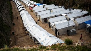 Aumenta la tensión y el número de emigrantes en el campo de refugiados de Quíos.