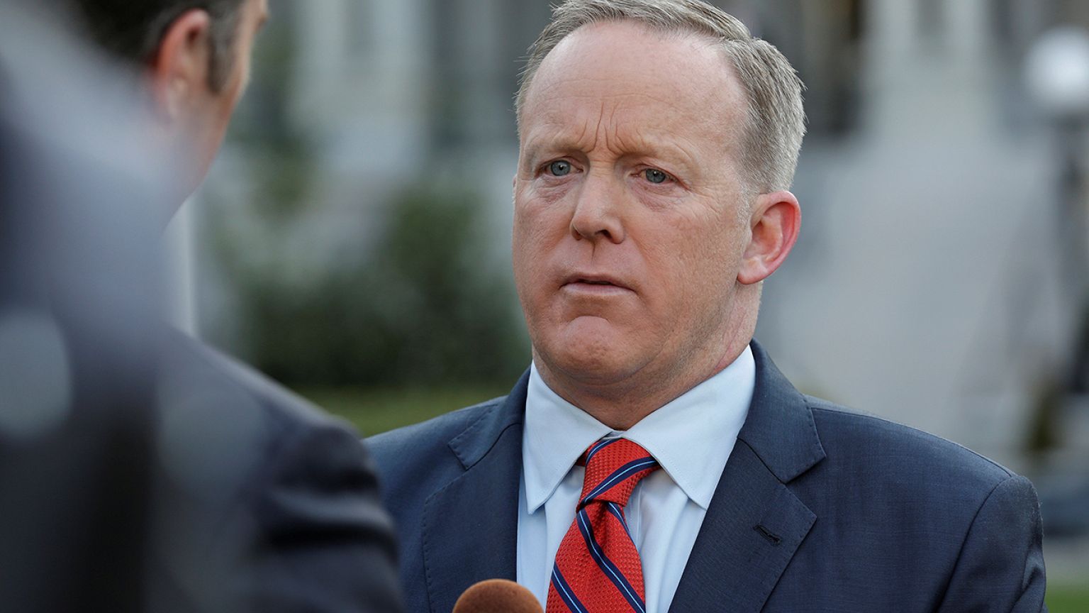 Sean Spicer no centro da polémica por comparar Hitler a Assad
