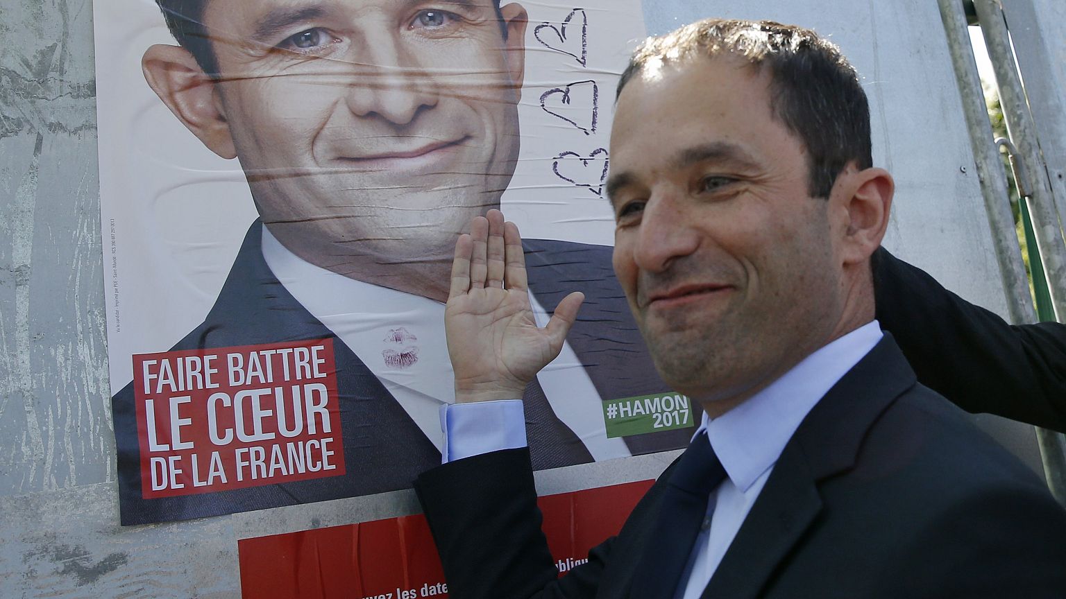 Frankreich wählt in 11 Tagen: "Darüber berichtet Ihr nicht"