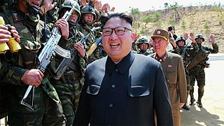 Corea del Nord: Abe "potrebbe usare il gas sarin", Kim assiste a esercitazione