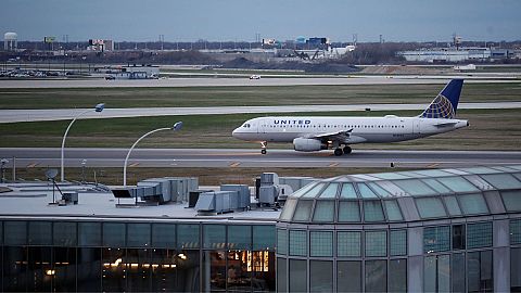 Competitors join in on ridiculing United Airlines