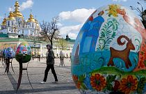 Kyiv: giant eggs exhibited in open-air Easter extravaganza
