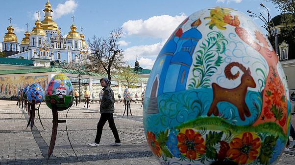 Ukraine: a Kiev, des oeufs de Pâques géants Ukraine: a Kiev, des oeufs de Pâques géants