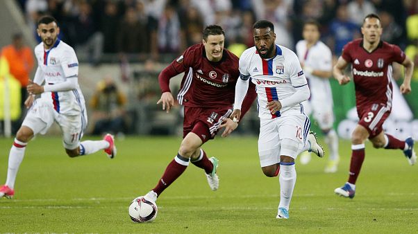 El Olympique de Lyon toma ventaja y el United no pasa de la igualada El Olympique de Lyon toma ventaja y el United no pasa de la igualada