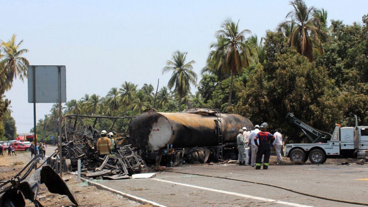 Mexico: More than 20 killed in fuel tanker-bus crash