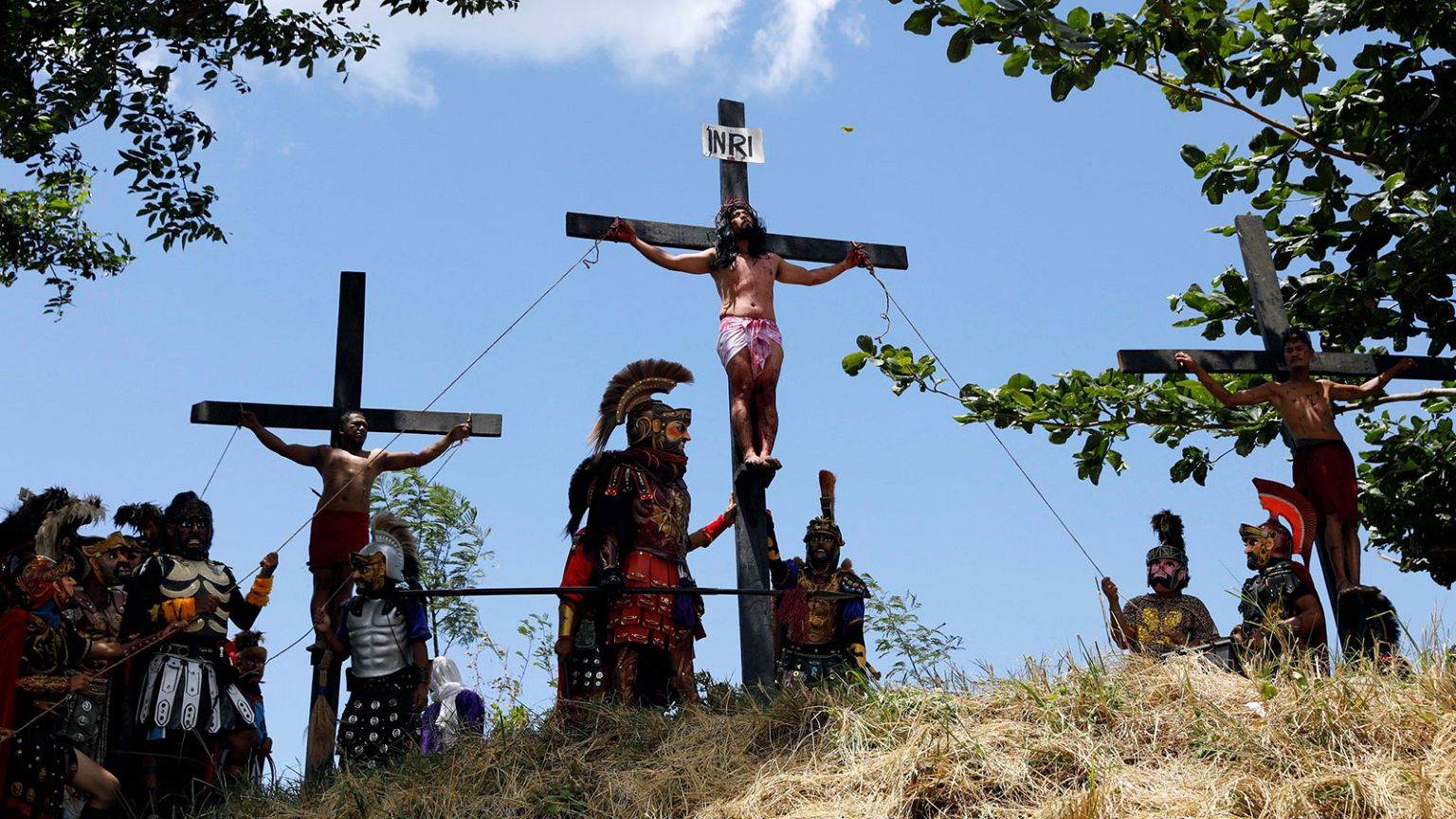 Des catholiques philippins s’infligent la crucifixion lors des cérémonies du Vendredi saint