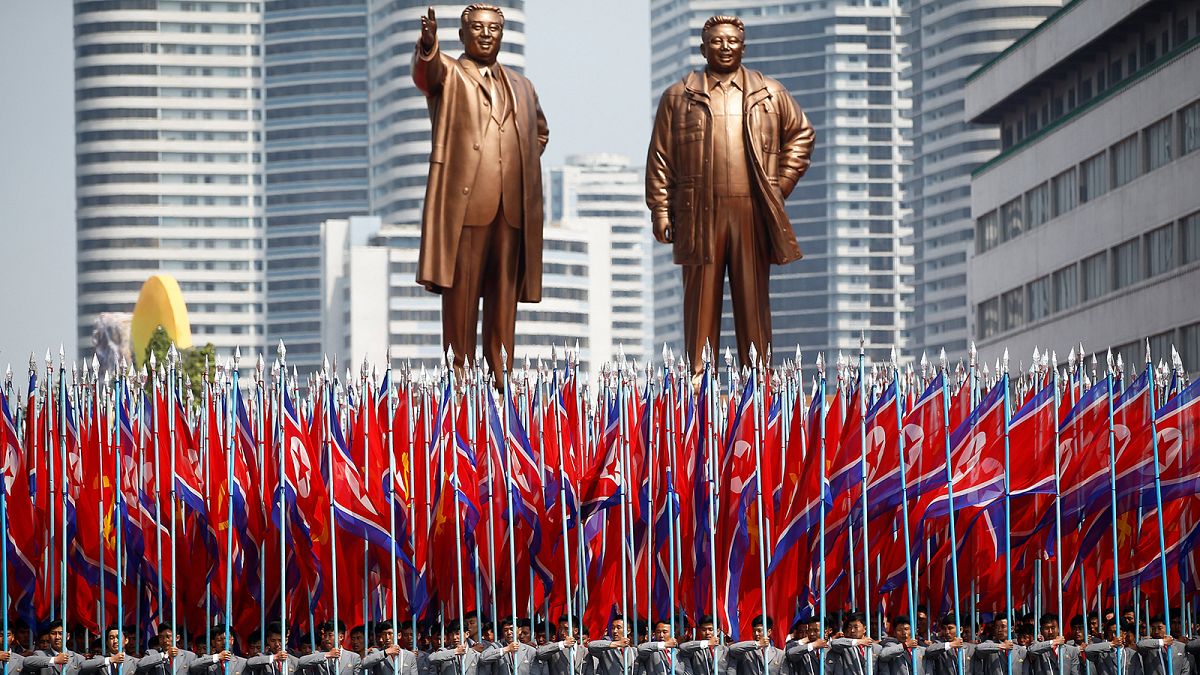 Pyongyang a un passo dalla guerra celebra il "Giorno del Sole"