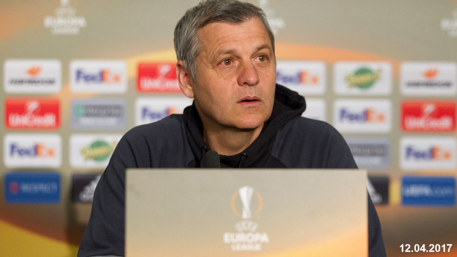 Lyon teknik direktörü Genesio'dan Şenol Güneş'e övgü