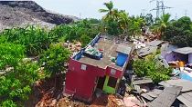 Sri Lanka, montagna di rifiuti uccide 16 persone