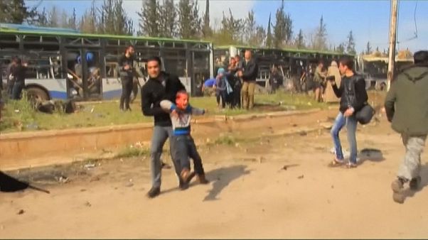 Civileket evakuáló buszokat robbantottak Aleppónál Civileket evakuáló buszokat robbantottak Aleppónál