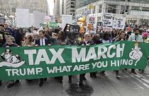 "Налоговый марш" в США: американцы требуют от Трампа налоговой декларации