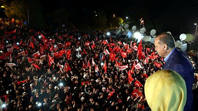 Le président turc crie victoire au lendemain d'un référendum