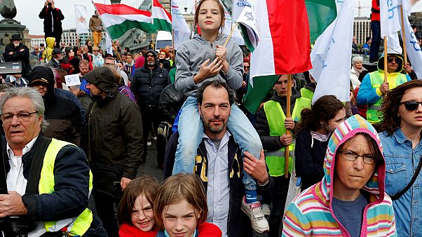 Tausende Ungarn gedenken der Holocaust-Opfer Tausende Ungarn gedenken der Holocaust-Opfer
