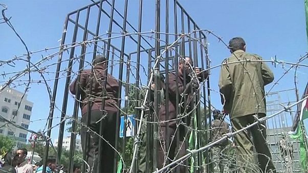 Σε ομαδική απεργία πείνας πάνω από 1000 Παλαιστίνιοι σε ισραηλινές φυλακές Σε ομαδική απεργία πείνας πάνω από 1000 Παλαιστίνιοι σε ισραηλινές φυλακές