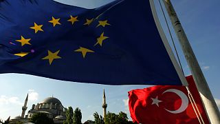 EU warns Turkey on death penalty 'red line'