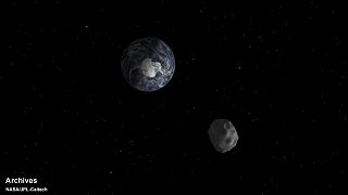 Großer Asteroid passiert die Erde