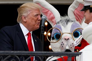 Melania saves the day as President Trump forgets his etiquette