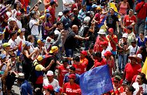 Több százezren tüntetnek az elnök ellen Venezuelában