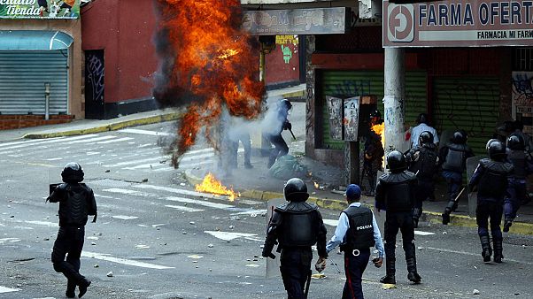 Általános sztrájk szerveződik Venezuelában a tüntetések mellett Általános sztrájk szerveződik Venezuelában a tüntetések mellett