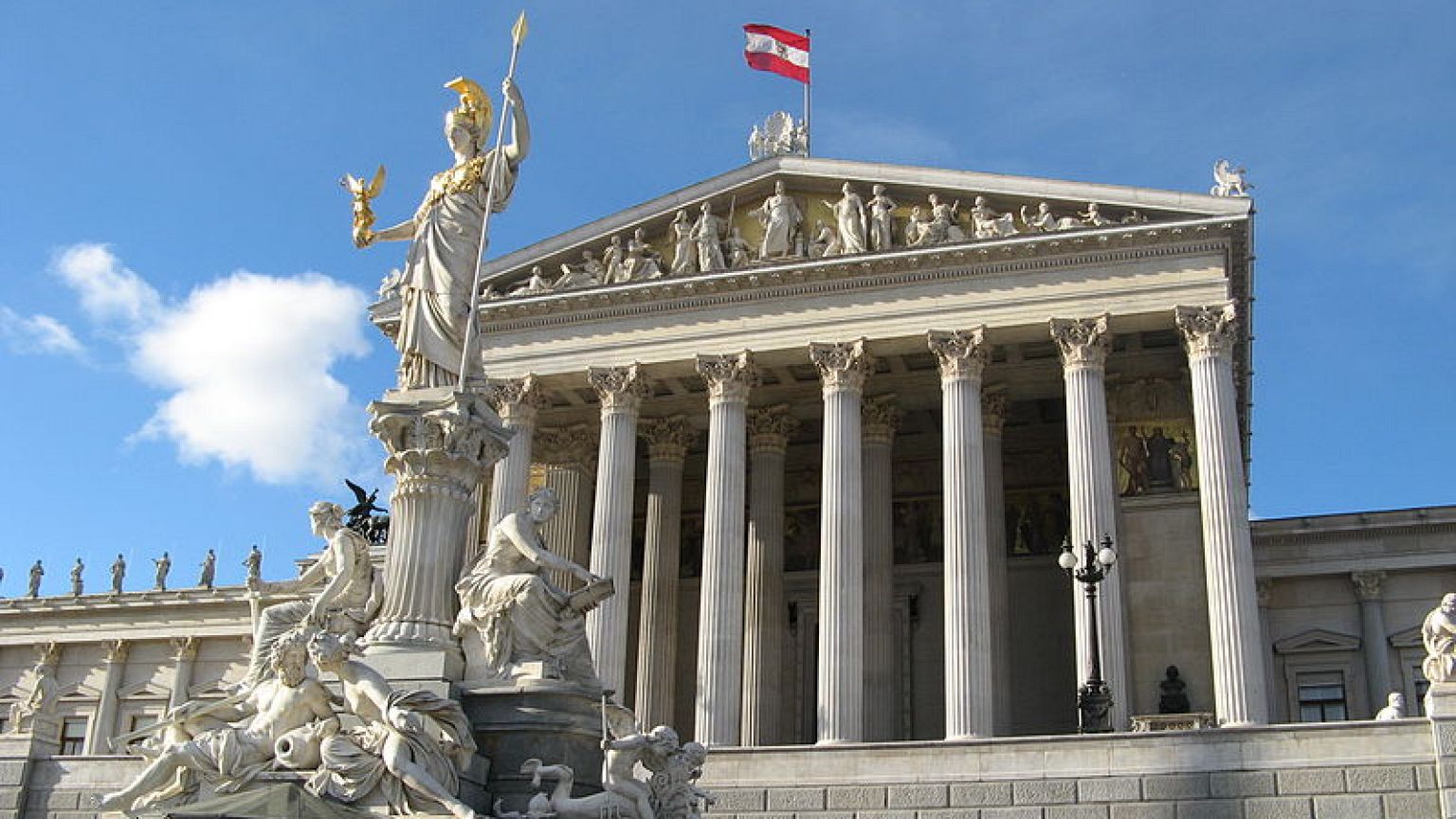 Unzufrieden mit der Demokratie? 43% der Österreicher für "den starken Mann"