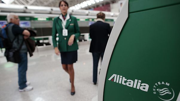 Szavaznak a mentőtervről az Alitalia dolgozói Szavaznak a mentőtervről az Alitalia dolgozói