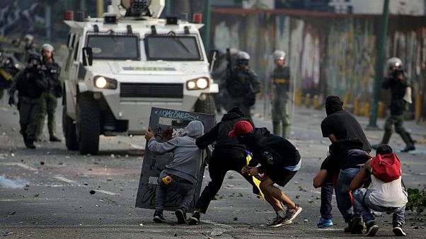 مقتل 3 أشخاص في مظاهرات عنيفة في فنزويلا مقتل 3 أشخاص في مظاهرات عنيفة في فنزويلا