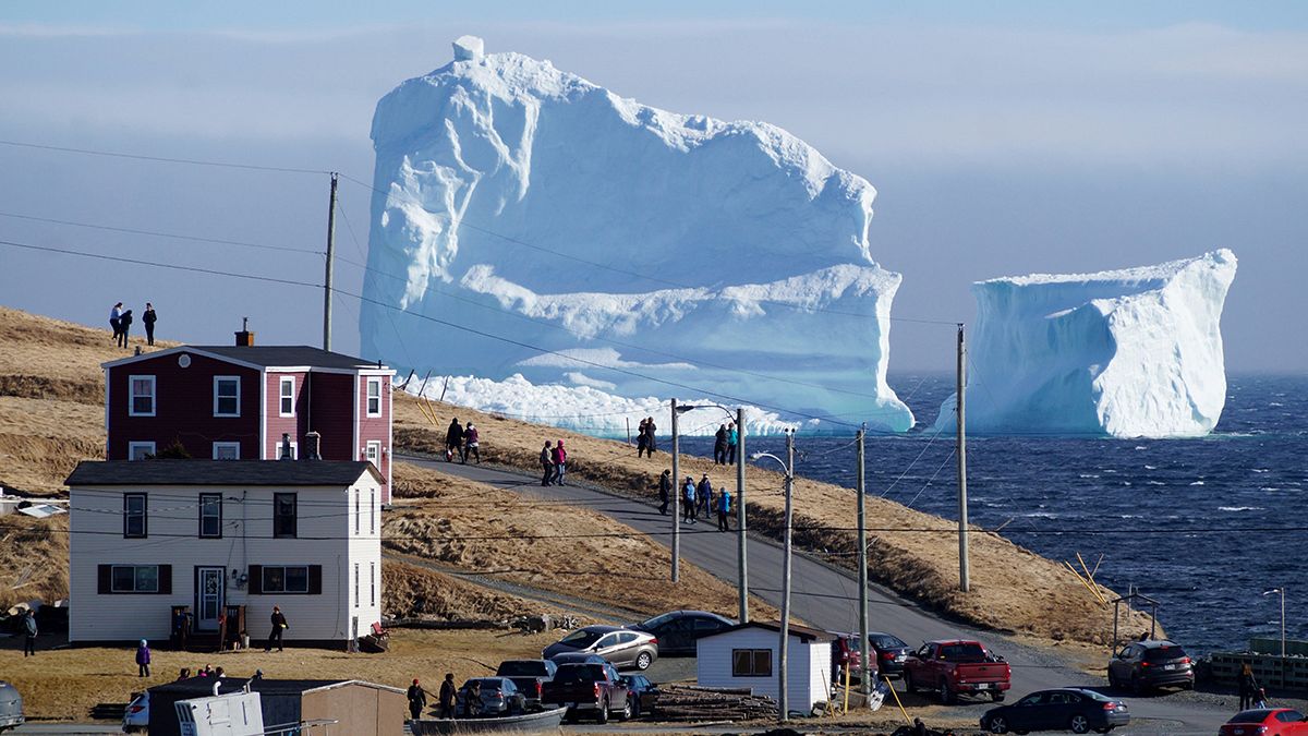 ظهور توده غول آسای یخ در ساحل شرقی کانادا