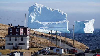 Icebergs gigantes invaden la costa este de Canadá