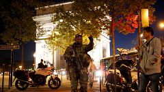 Schüsse auf Pariser Champs-Élysées: Ein Polizist getötet