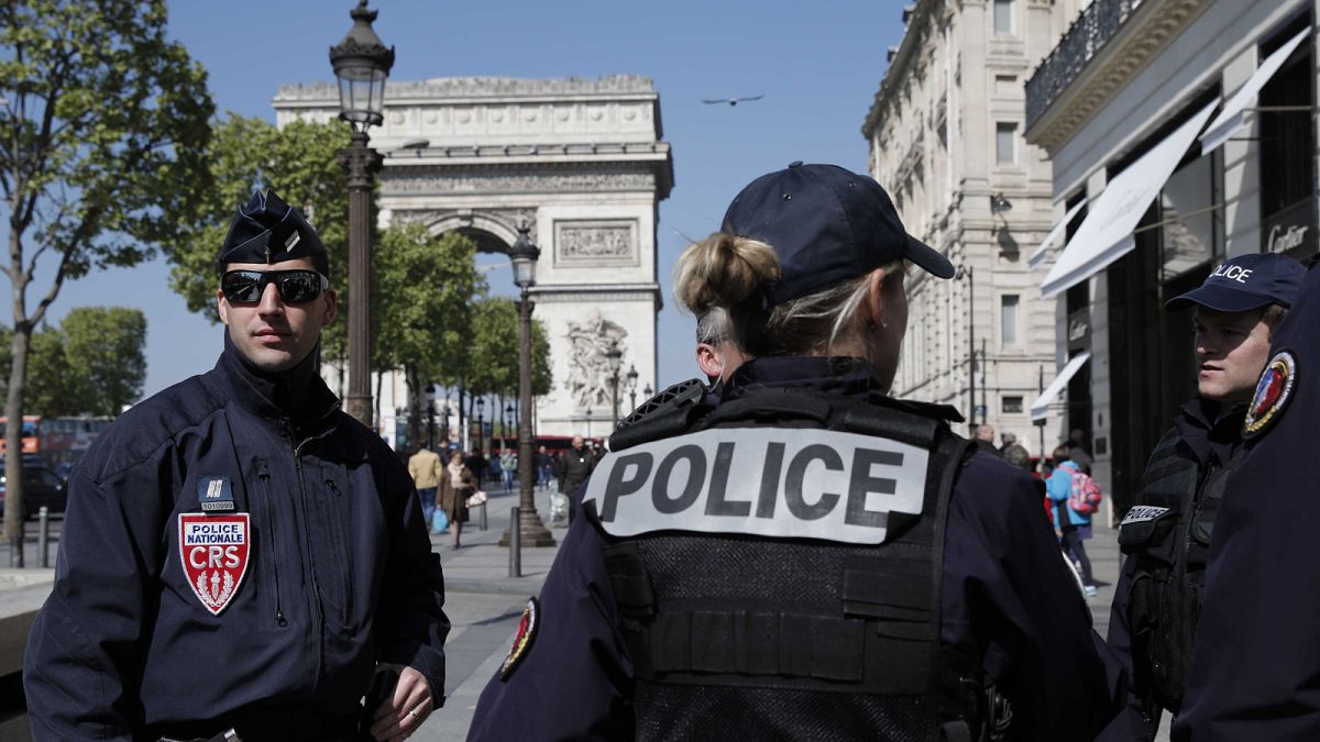 Francia identifica al autor del atentado de París y refuerza la seguridad en todo el país