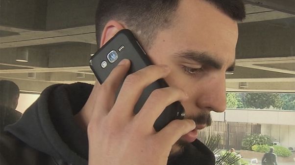 Αποζημίωση σε εργαζόμενο που εμφάνισε καρκίνο μετά την υπερβολική χρήση κινητού Αποζημίωση σε εργαζόμενο που εμφάνισε καρκίνο μετά την υπερβολική χρήση κινητού