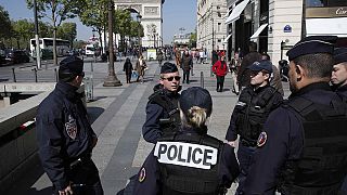 Paris'te polisleri hedef alan saldırganın cebinden 'IŞİD propagandası' çıktı