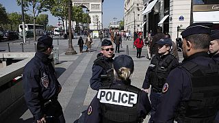 Champs Elysées, trovato biglietto inneggiante Isil vicino al corpo di Cheurfi