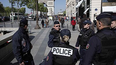 France : l'auteur de l'attentat des Champs-Elysées ne présentait "aucun signe de radicalisation"