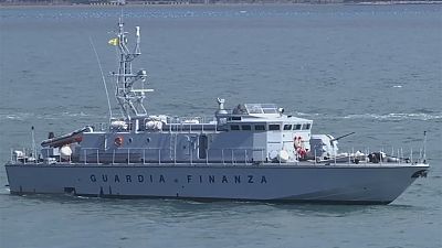 Itália entrega navios à Guarda Costeira líbia