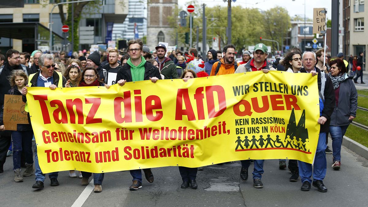 Thousands protest outside far-right party conference in Germany