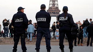 مسئولان راه آهن پاریس از بازداشت یک مرد چاقو به دست ساعاتی پیش از آغاز دور اول انتخابات ریاست جمهوری خبر دادند